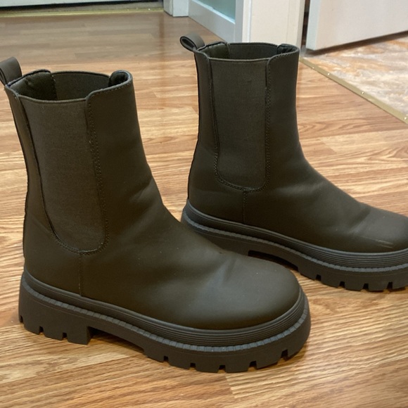 Army Green/khaki Rain Boots. Size 7 - Picture 2 of 10